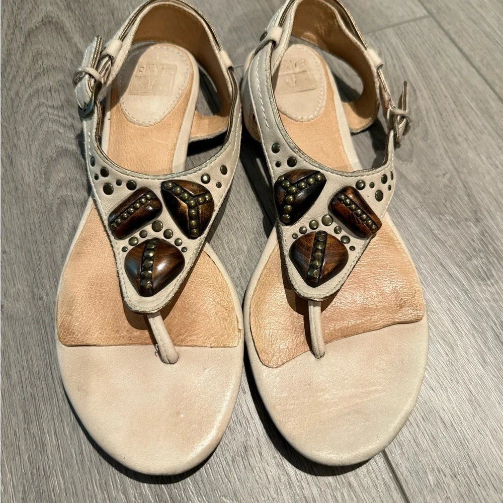 Frye Laurel Ornament Beige Sandals with Beaded Detail Size 8 - Picture 6 of 8